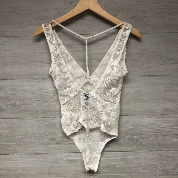| Victoria's Secret | White Lace Bodysuit. Size S. - Picture 3 of 5